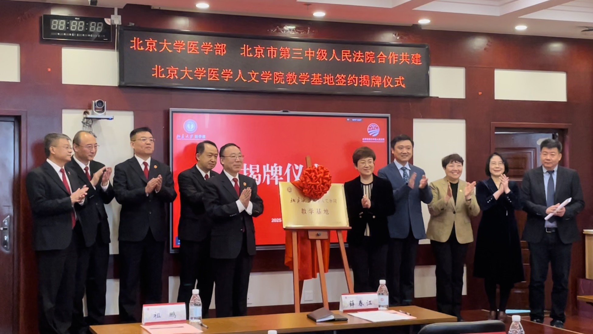 bdf95efeef0243b289eb272fbb65c150.jpg bdf95efeef0243b289eb272fbb65c150.jpg